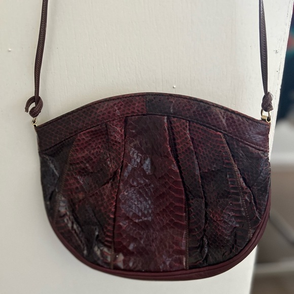 Vintage leather Burgundy Textured Crossbody Bag - Picture 1 of 6